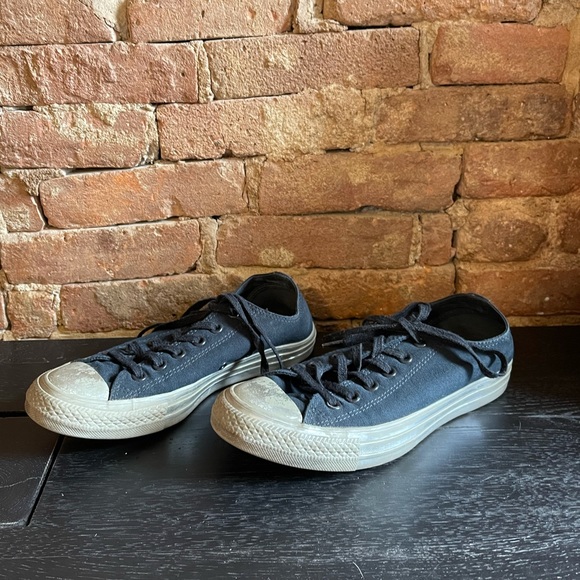 Converse Low Tops, Black with Silver Metallic - Picture 2 of 6